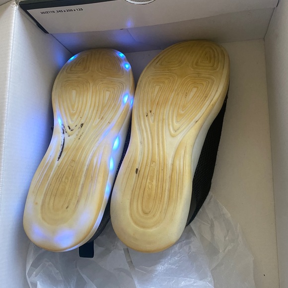 Sketchers light up boys shoes - Picture 4 of 5